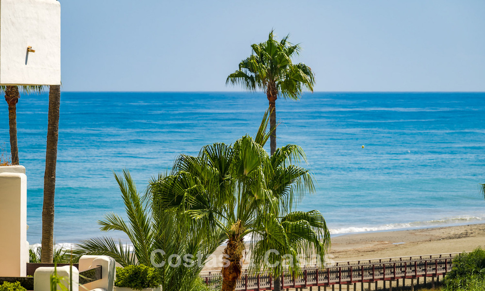 Luxe penthouse met zeezicht te koop in een gated strandcomplex op de New Golden Mile tussen Marbella en Estepona 785031