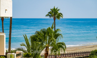 Luxe penthouse met zeezicht te koop in een gated strandcomplex op de New Golden Mile tussen Marbella en Estepona 785031 