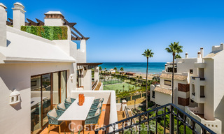 Luxe penthouse met zeezicht te koop in een gated strandcomplex op de New Golden Mile tussen Marbella en Estepona 785036 