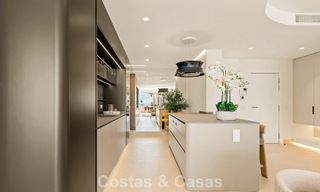 Luxe penthouse met zeezicht te koop in een gated strandcomplex op de New Golden Mile tussen Marbella en Estepona 785040 