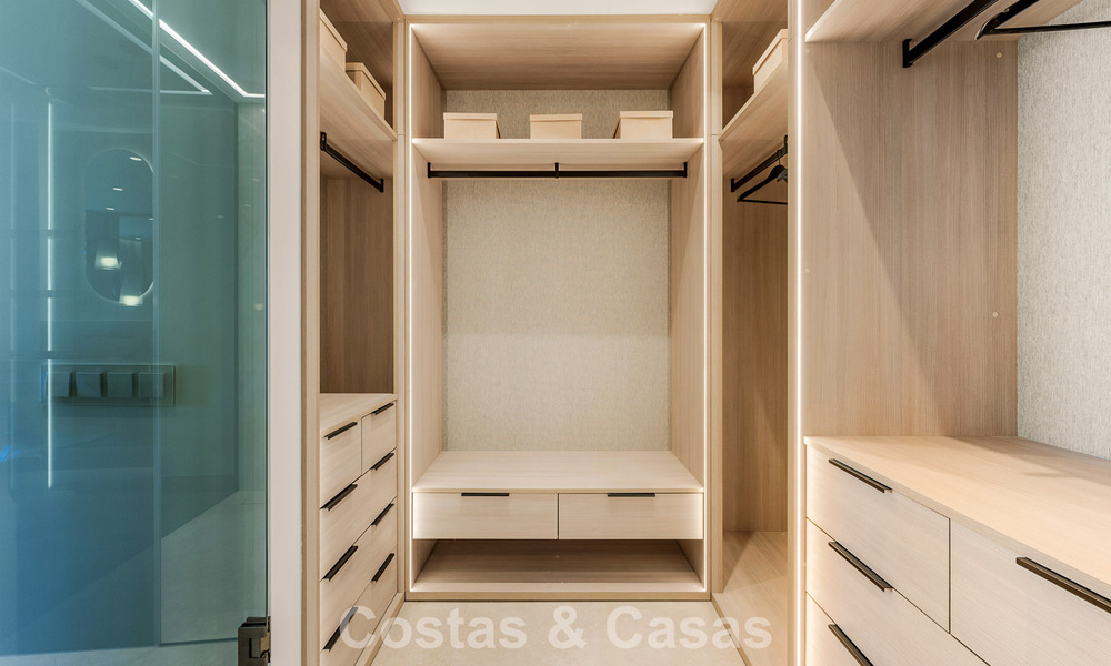Luxe penthouse met zeezicht te koop in een gated strandcomplex op de New Golden Mile tussen Marbella en Estepona 785045