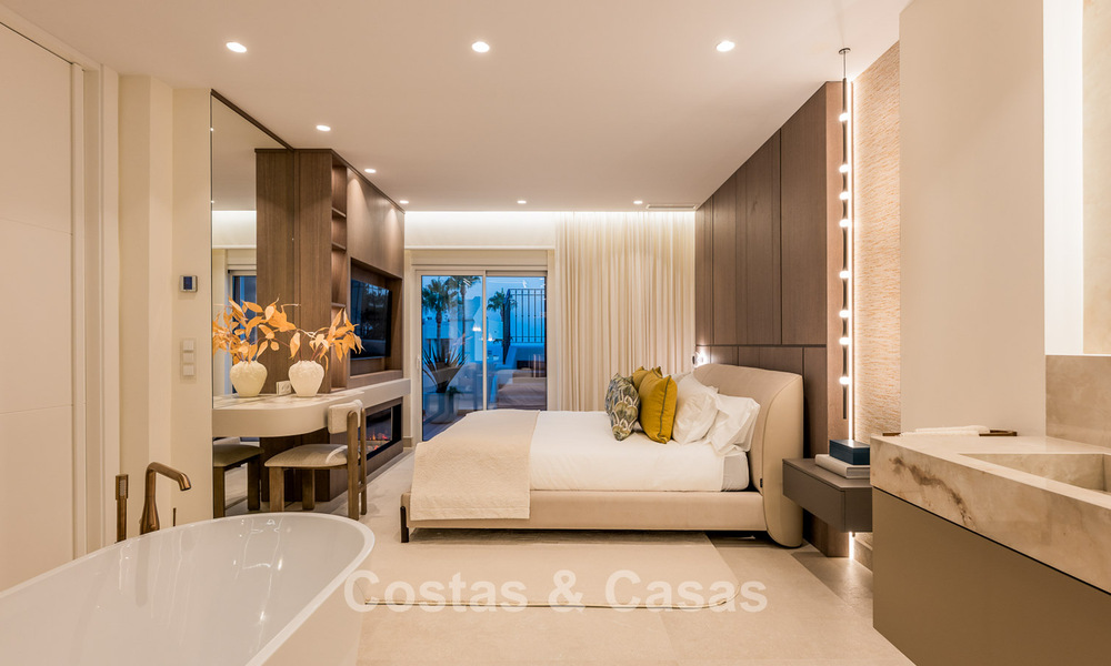 Luxe penthouse met zeezicht te koop in een gated strandcomplex op de New Golden Mile tussen Marbella en Estepona 785047