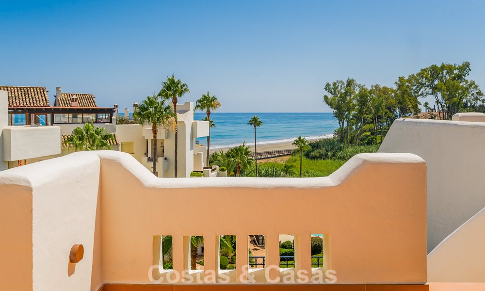 Luxe penthouse met zeezicht te koop in een gated strandcomplex op de New Golden Mile tussen Marbella en Estepona 785048