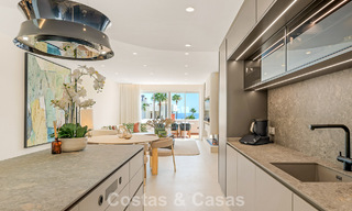 Luxe penthouse met zeezicht te koop in een gated strandcomplex op de New Golden Mile tussen Marbella en Estepona 785051 