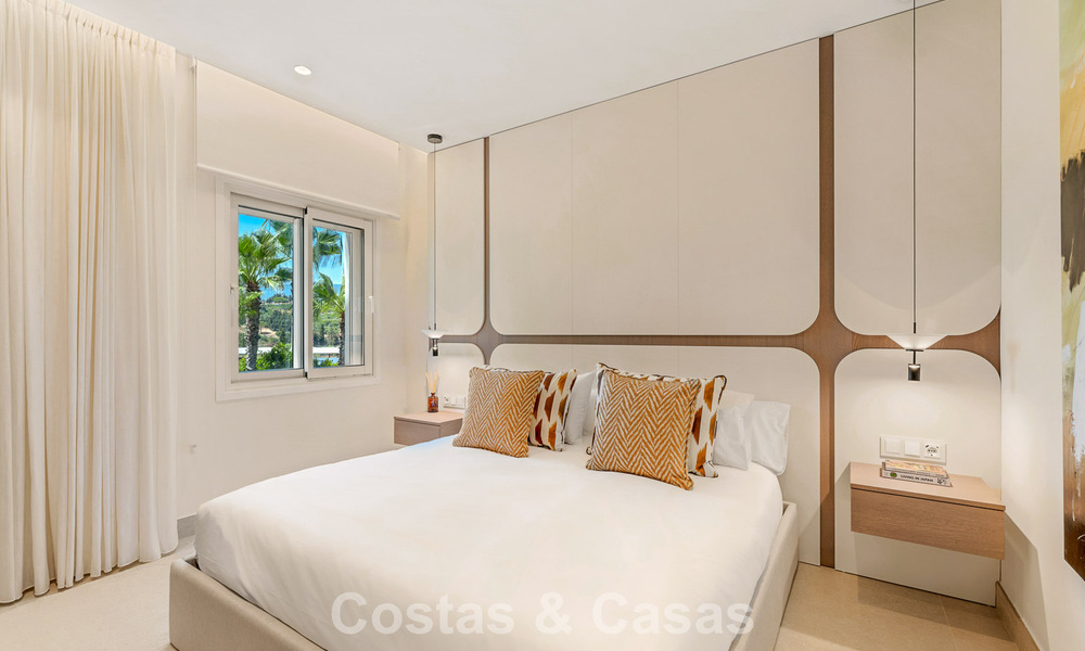 Luxe penthouse met zeezicht te koop in een gated strandcomplex op de New Golden Mile tussen Marbella en Estepona 785057