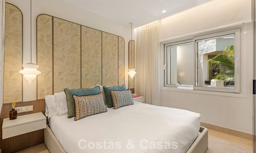 Luxe penthouse met zeezicht te koop in een gated strandcomplex op de New Golden Mile tussen Marbella en Estepona 785058