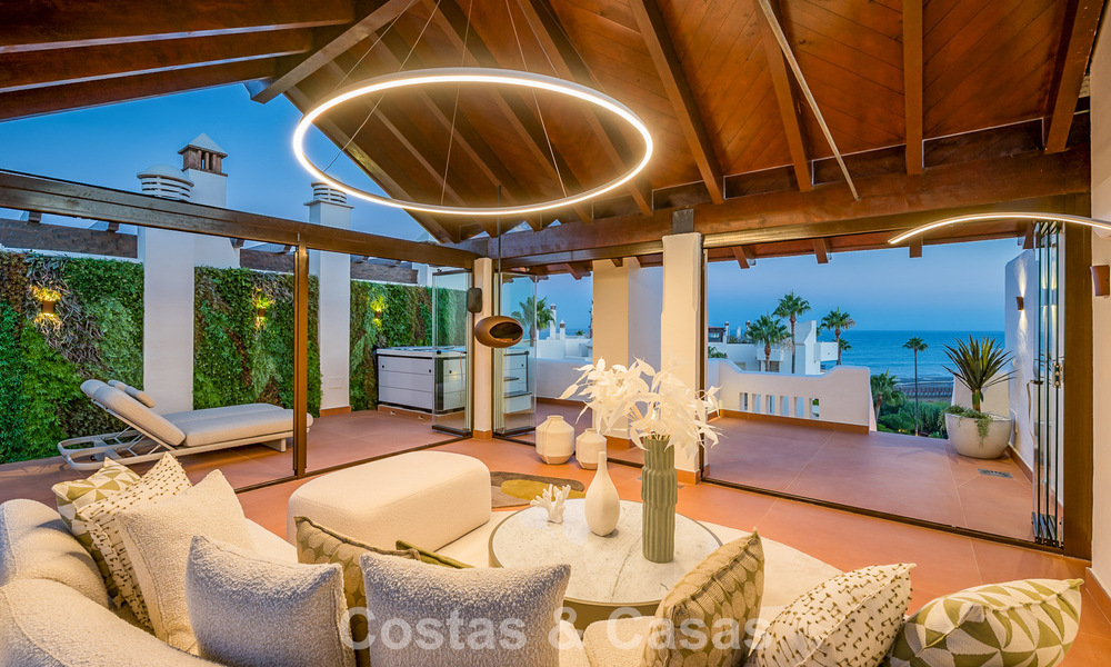 Luxe penthouse met zeezicht te koop in een gated strandcomplex op de New Golden Mile tussen Marbella en Estepona 785060