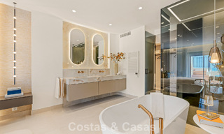 Luxe penthouse met zeezicht te koop in een gated strandcomplex op de New Golden Mile tussen Marbella en Estepona 785061 