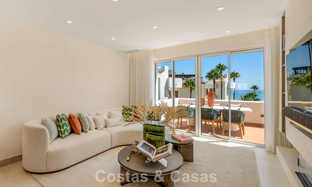 Luxe penthouse met zeezicht te koop in een gated strandcomplex op de New Golden Mile tussen Marbella en Estepona 785064