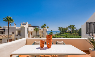 Luxe penthouse met zeezicht te koop in een gated strandcomplex op de New Golden Mile tussen Marbella en Estepona 785068 
