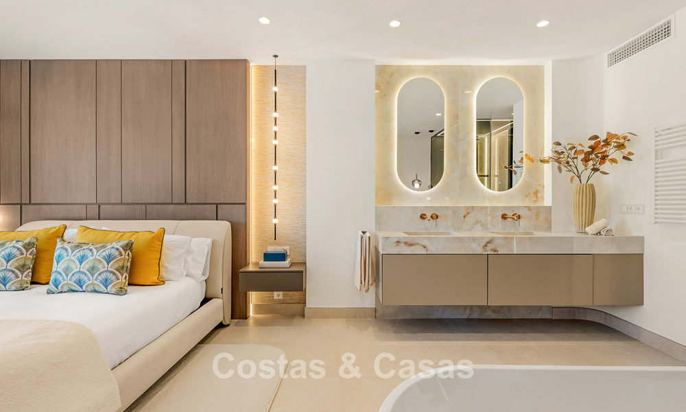 Luxe penthouse met zeezicht te koop in een gated strandcomplex op de New Golden Mile tussen Marbella en Estepona 785069
