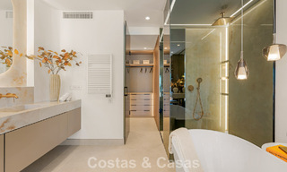 Luxe penthouse met zeezicht te koop in een gated strandcomplex op de New Golden Mile tussen Marbella en Estepona 785074 