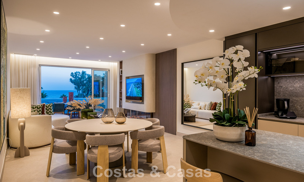 Luxe penthouse met zeezicht te koop in een gated strandcomplex op de New Golden Mile tussen Marbella en Estepona 785075