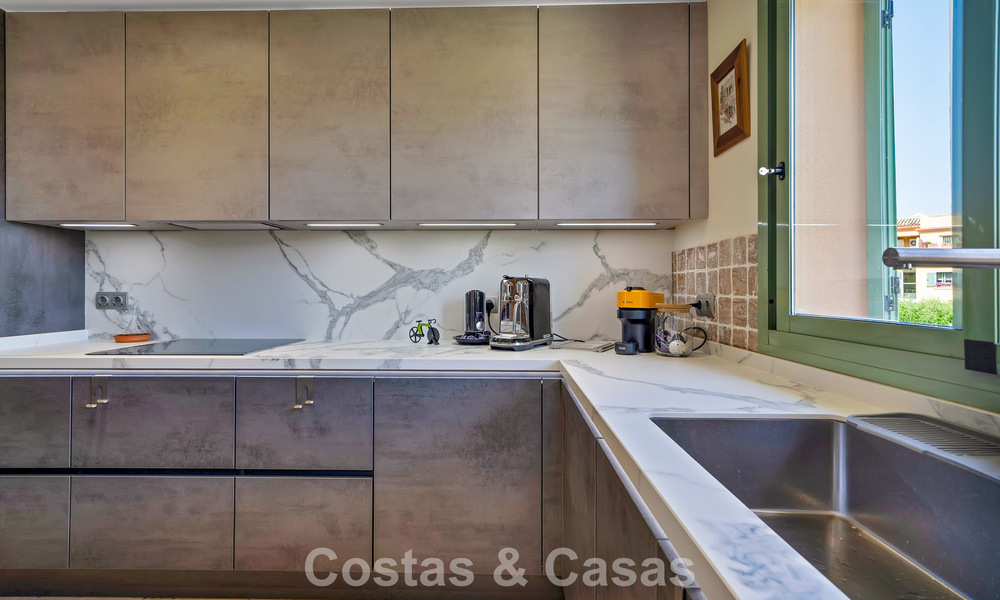 Instapklaar, 3-slaapkamer appartement te koop met zicht op de tuin en de zee in Los Flamingos Golf Resort in Marbella - Benahavis 785077