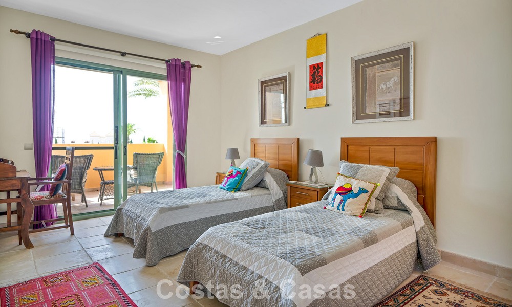 Instapklaar, 3-slaapkamer appartement te koop met zicht op de tuin en de zee in Los Flamingos Golf Resort in Marbella - Benahavis 785078
