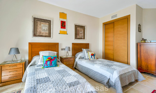 Instapklaar, 3-slaapkamer appartement te koop met zicht op de tuin en de zee in Los Flamingos Golf Resort in Marbella - Benahavis 785079 