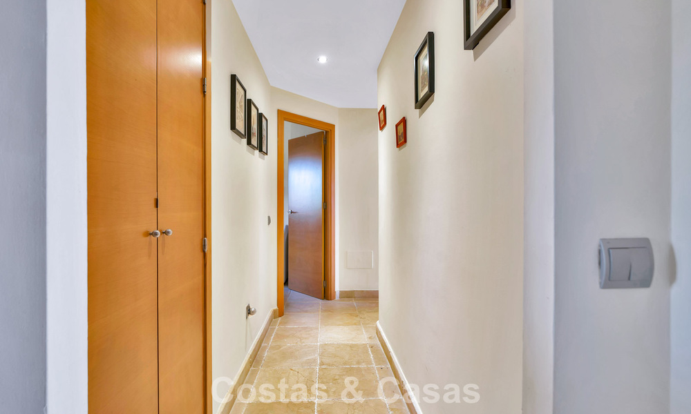 Instapklaar, 3-slaapkamer appartement te koop met zicht op de tuin en de zee in Los Flamingos Golf Resort in Marbella - Benahavis 785084