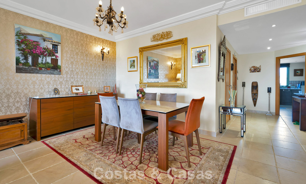 Instapklaar, 3-slaapkamer appartement te koop met zicht op de tuin en de zee in Los Flamingos Golf Resort in Marbella - Benahavis 785088