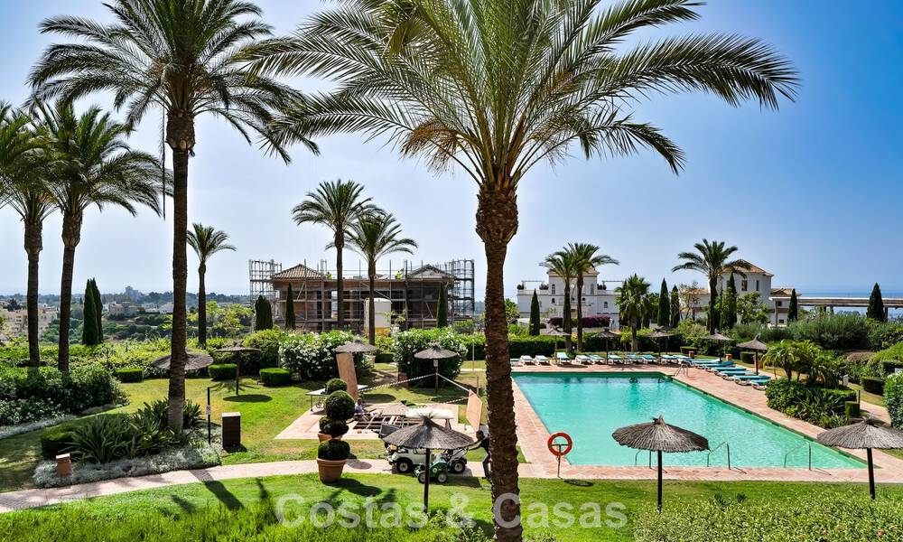 Instapklaar, 3-slaapkamer appartement te koop met zicht op de tuin en de zee in Los Flamingos Golf Resort in Marbella - Benahavis 785094