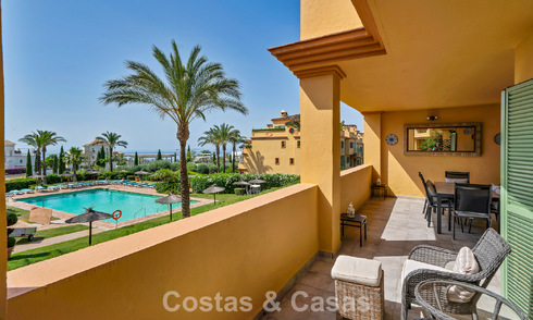 Instapklaar, 3-slaapkamer appartement te koop met zicht op de tuin en de zee in Los Flamingos Golf Resort in Marbella - Benahavis 785096