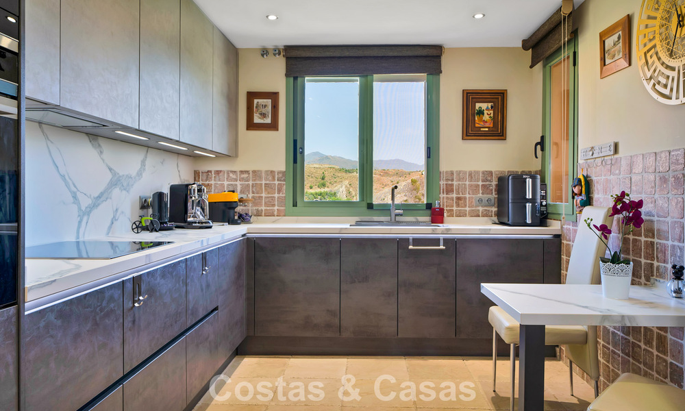 Instapklaar, 3-slaapkamer appartement te koop met zicht op de tuin en de zee in Los Flamingos Golf Resort in Marbella - Benahavis 785098