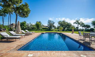 Prachtige, mediterrane luxevilla te koop in een afgeschermde urbanisatie op de Golden Mile van Marbella 785106 