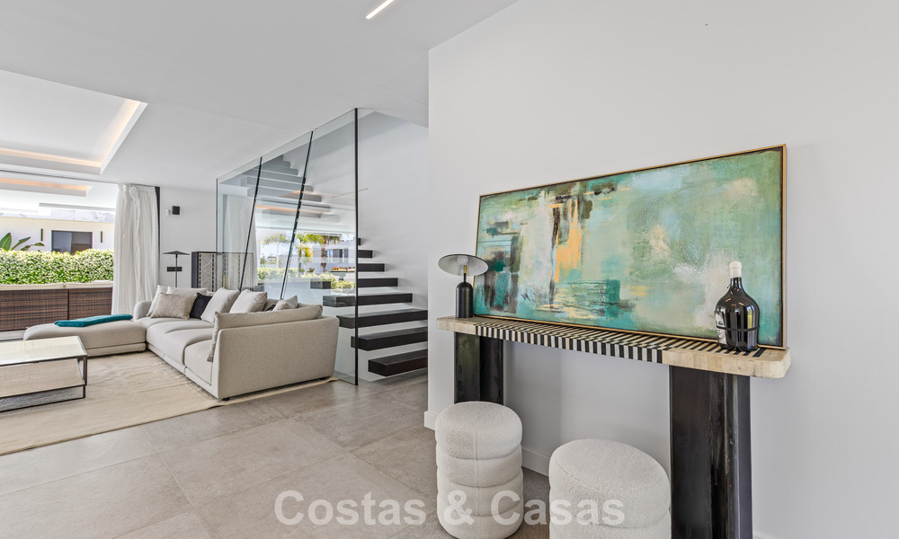 Instapklare, contemporaine luxevilla te koop aan de golfbaan op de New Golden Mile, Marbella - Estepona 785128