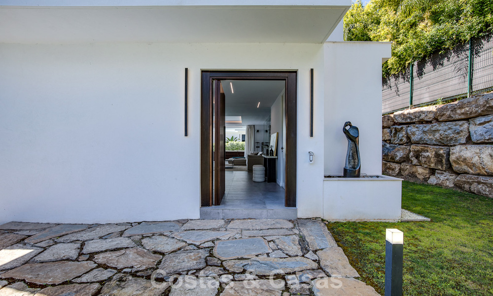 Instapklare, contemporaine luxevilla te koop aan de golfbaan op de New Golden Mile, Marbella - Estepona 785131