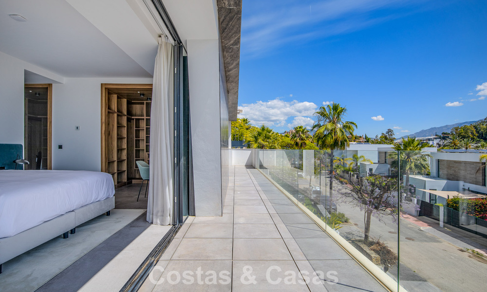 Instapklare, contemporaine luxevilla te koop aan de golfbaan op de New Golden Mile, Marbella - Estepona 785135