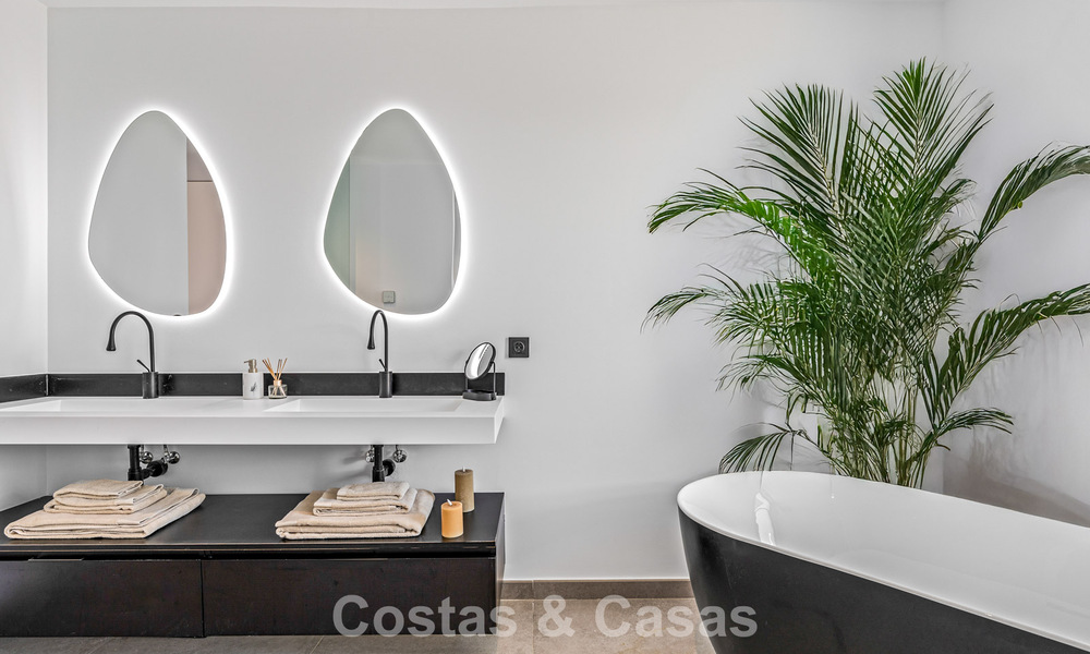 Instapklare, contemporaine luxevilla te koop aan de golfbaan op de New Golden Mile, Marbella - Estepona 785136