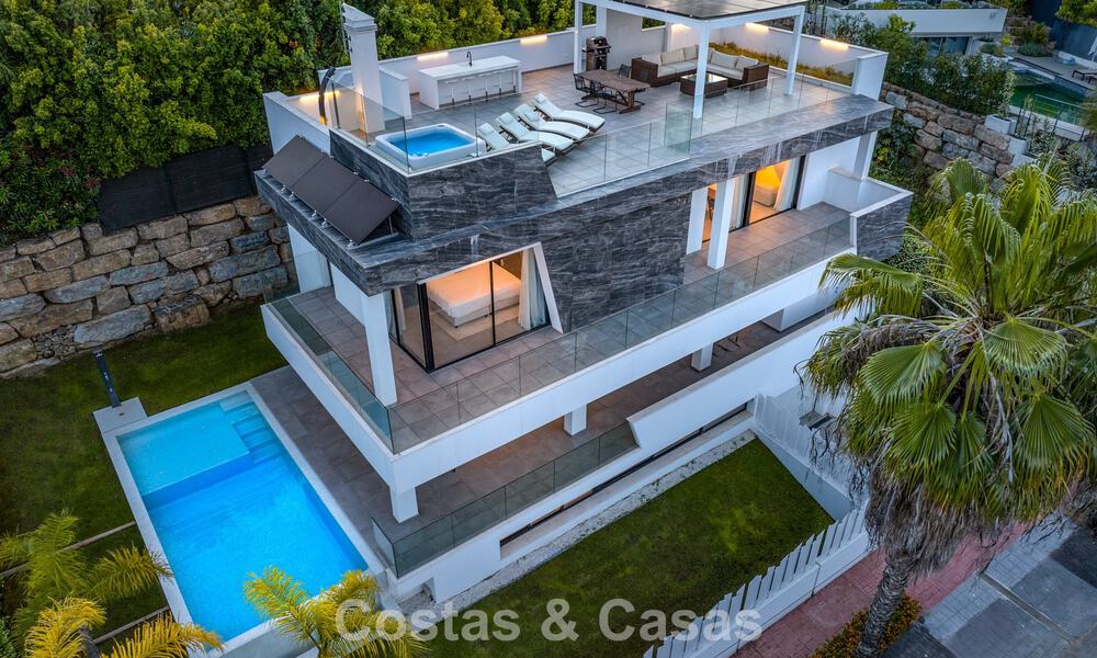 Instapklare, contemporaine luxevilla te koop aan de golfbaan op de New Golden Mile, Marbella - Estepona 785137