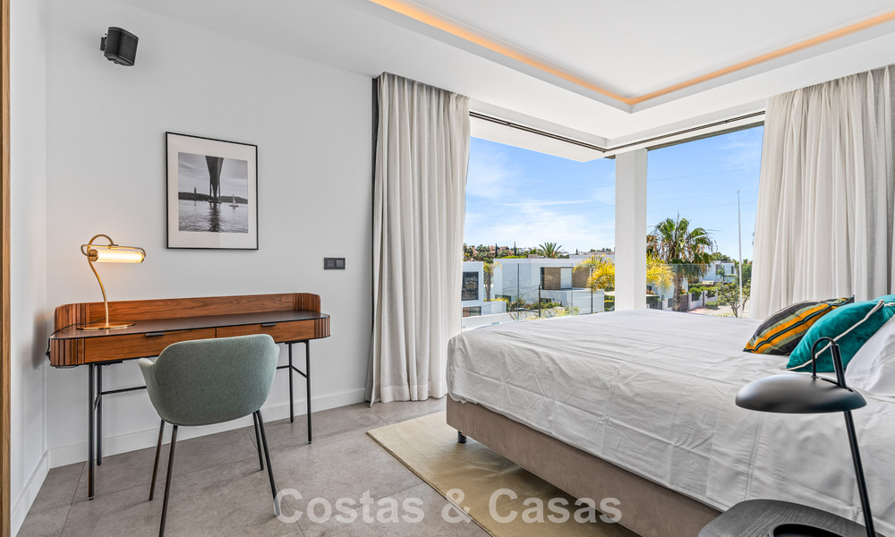 Instapklare, contemporaine luxevilla te koop aan de golfbaan op de New Golden Mile, Marbella - Estepona 785140