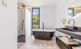 Instapklare, contemporaine luxevilla te koop aan de golfbaan op de New Golden Mile, Marbella - Estepona 785143 