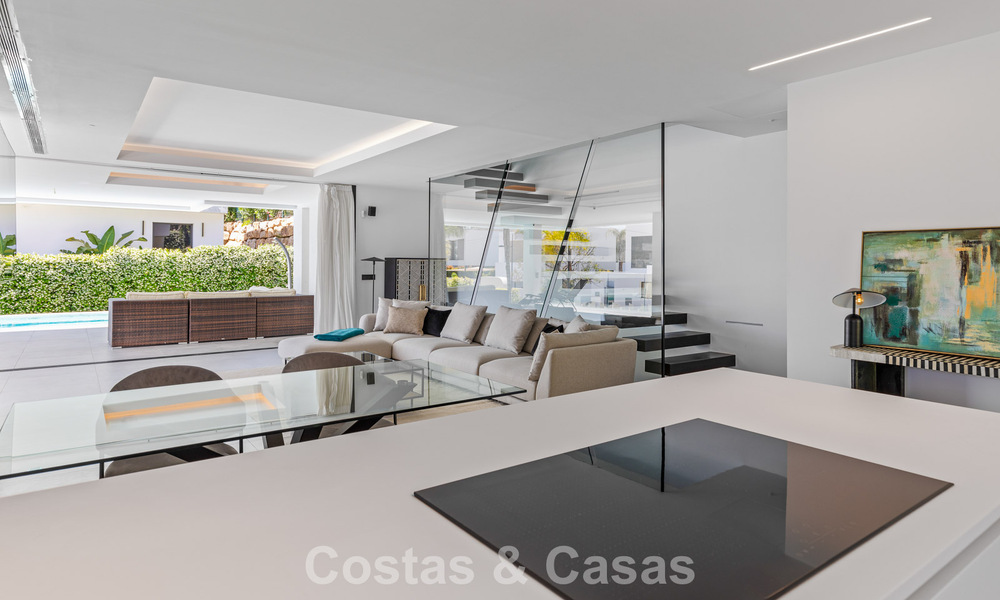 Instapklare, contemporaine luxevilla te koop aan de golfbaan op de New Golden Mile, Marbella - Estepona 785147