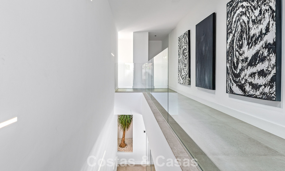 Instapklare, contemporaine luxevilla te koop aan de golfbaan op de New Golden Mile, Marbella - Estepona 785150