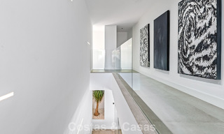 Instapklare, contemporaine luxevilla te koop aan de golfbaan op de New Golden Mile, Marbella - Estepona 785150 