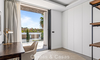 Instapklare, contemporaine luxevilla te koop aan de golfbaan op de New Golden Mile, Marbella - Estepona 785153 