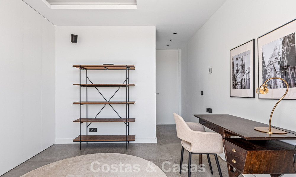 Instapklare, contemporaine luxevilla te koop aan de golfbaan op de New Golden Mile, Marbella - Estepona 785154