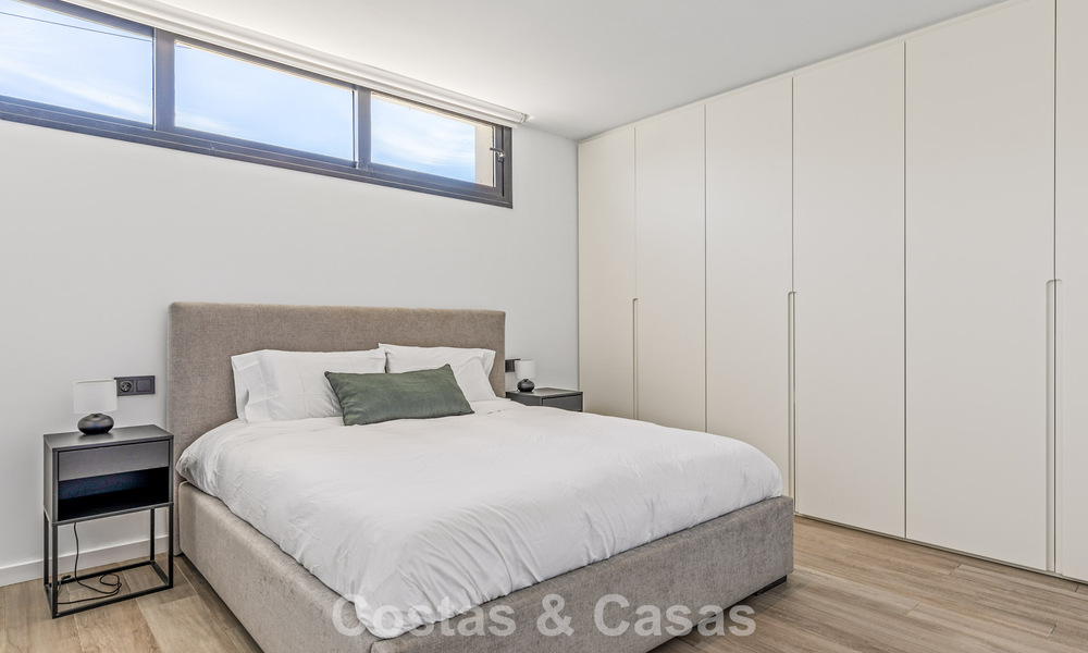 Instapklare, contemporaine luxevilla te koop aan de golfbaan op de New Golden Mile, Marbella - Estepona 785159