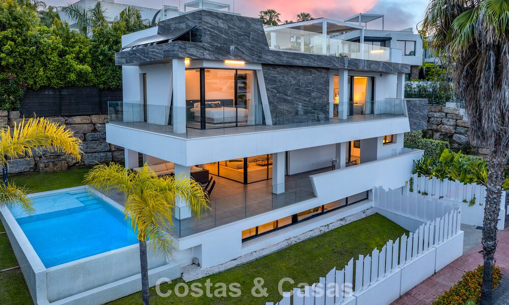 Instapklare, contemporaine luxevilla te koop aan de golfbaan op de New Golden Mile, Marbella - Estepona 785160