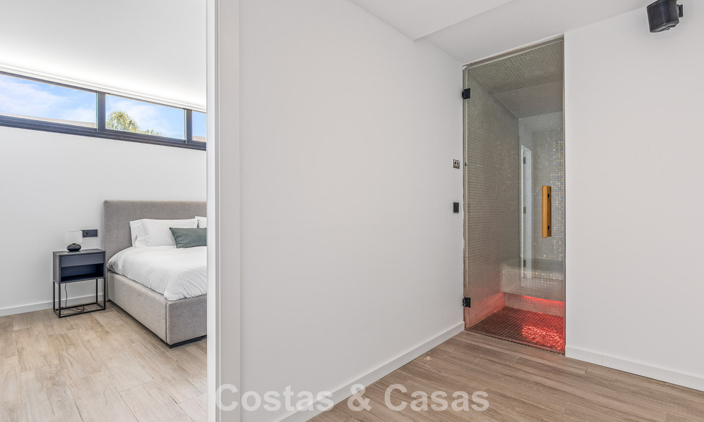 Instapklare, contemporaine luxevilla te koop aan de golfbaan op de New Golden Mile, Marbella - Estepona 785161