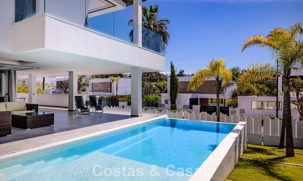 Instapklare, contemporaine luxevilla te koop aan de golfbaan op de New Golden Mile, Marbella - Estepona 785167