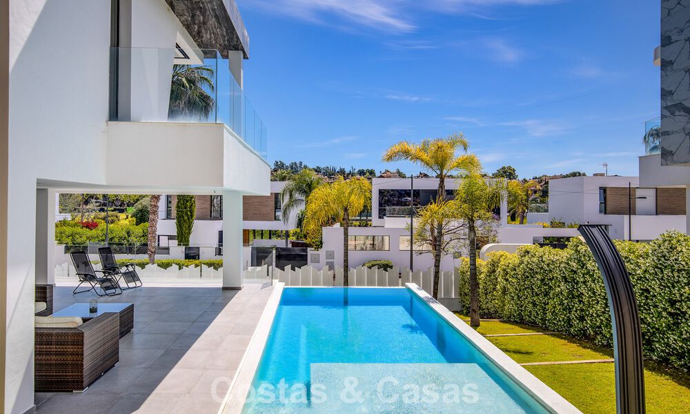 Instapklare, contemporaine luxevilla te koop aan de golfbaan op de New Golden Mile, Marbella - Estepona 785168