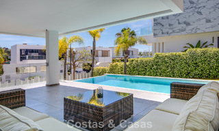 Instapklare, contemporaine luxevilla te koop aan de golfbaan op de New Golden Mile, Marbella - Estepona 785170 