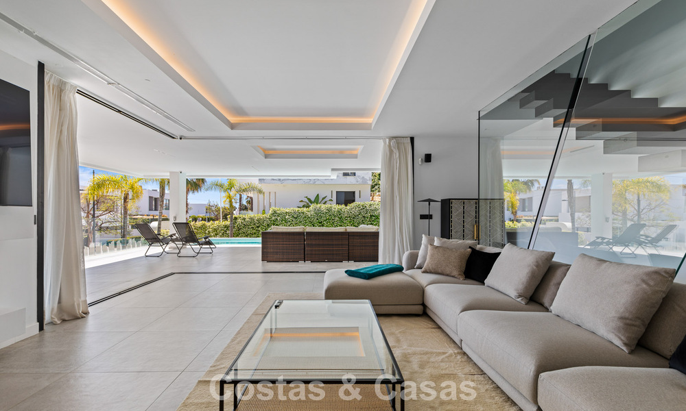 Instapklare, contemporaine luxevilla te koop aan de golfbaan op de New Golden Mile, Marbella - Estepona 785174