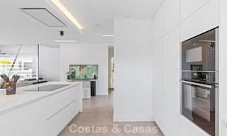 Instapklare, contemporaine luxevilla te koop aan de golfbaan op de New Golden Mile, Marbella - Estepona 785175 