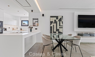 Instapklare, contemporaine luxevilla te koop aan de golfbaan op de New Golden Mile, Marbella - Estepona 785178 