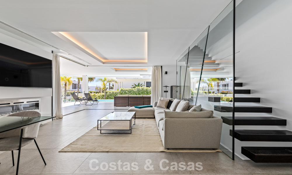 Instapklare, contemporaine luxevilla te koop aan de golfbaan op de New Golden Mile, Marbella - Estepona 785179