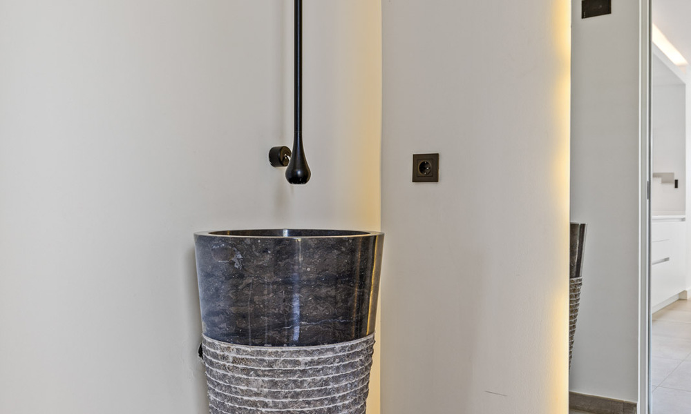 Instapklare, contemporaine luxevilla te koop aan de golfbaan op de New Golden Mile, Marbella - Estepona 785180