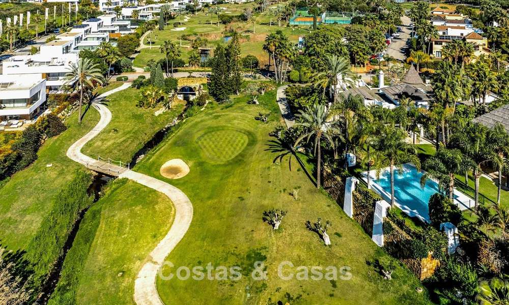 Instapklare, contemporaine luxevilla te koop aan de golfbaan op de New Golden Mile, Marbella - Estepona 785185